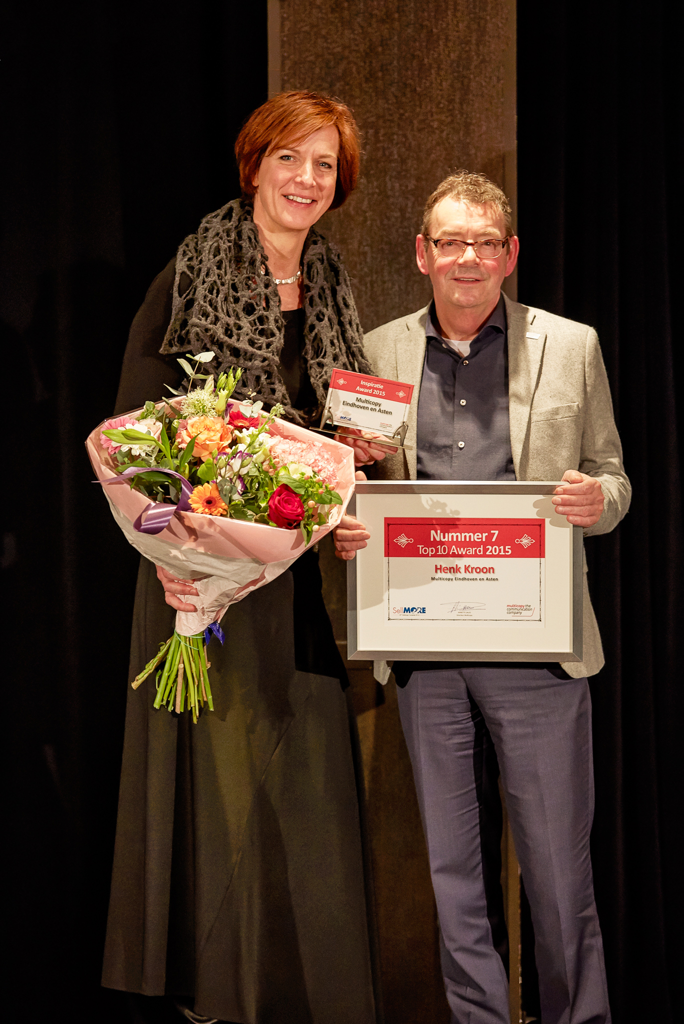 Henk Kroon kreeg onlangs nog een Top 10 Award en Inspiratie Award uit handen van Annette Dales, directeur Multicopy Nederland. Foto: Robert Aarts. Bron: FranchiseFormules.NL